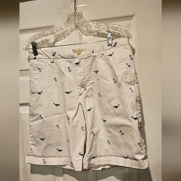 IZOD SHORTS - Picture 1 of 2